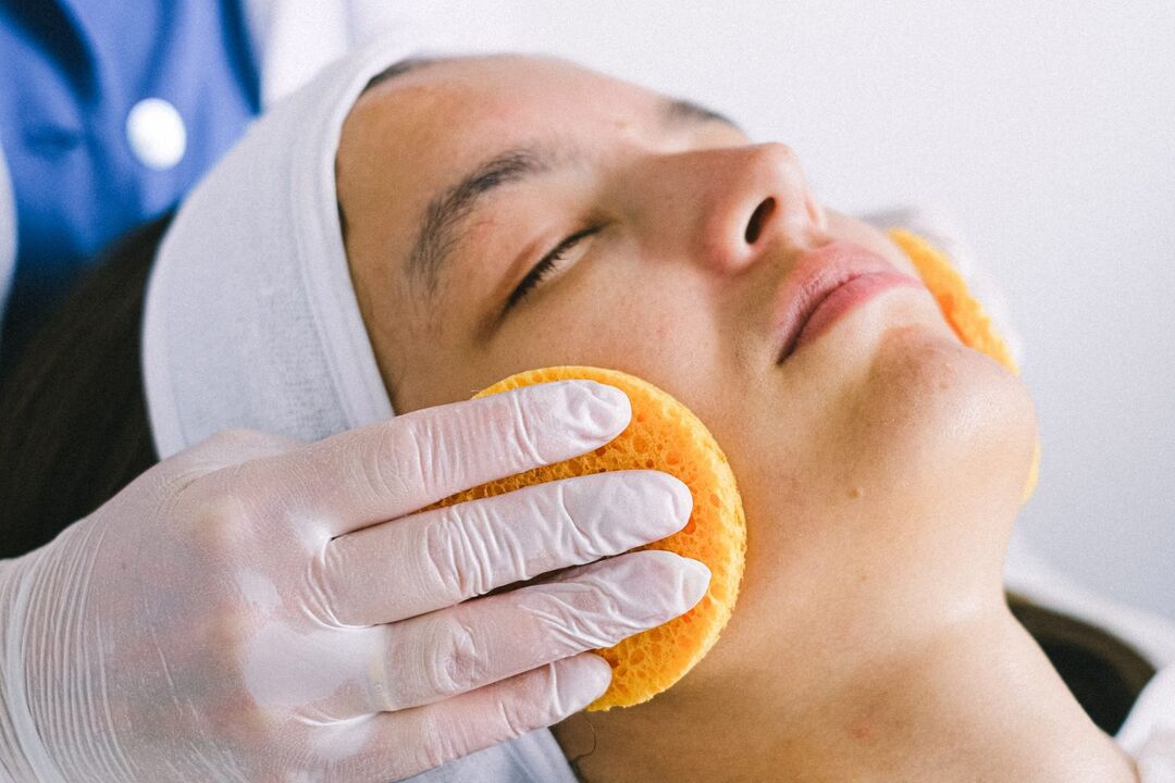 Βαθύς καθαρισμός του δέρματος του προσώπου - απαραίτητη διαδικασία από την ηλικία των 30 ετών